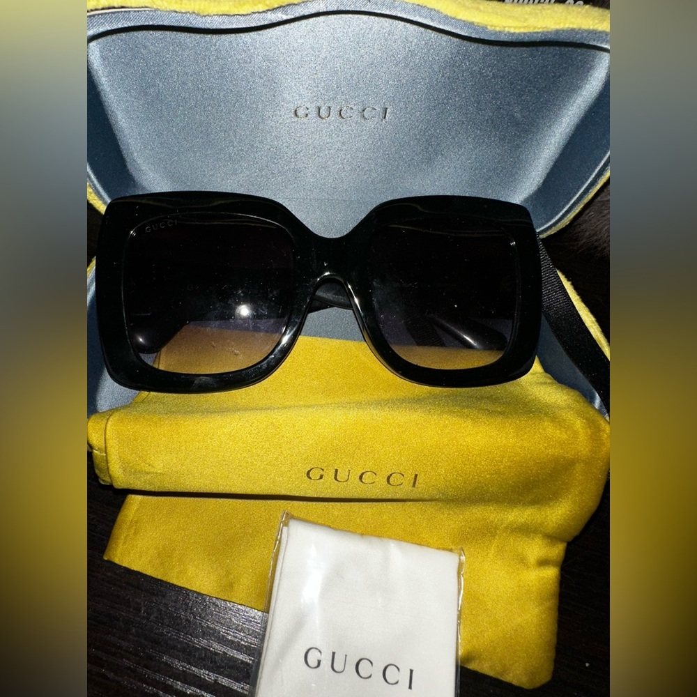 Gucci gg0083s Oversized Square Sunglasses, Black
$515